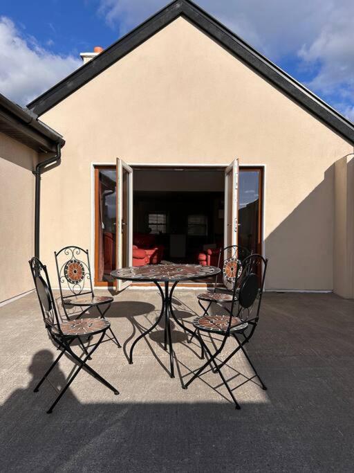 The Parlour Cottage Galway Exterior photo